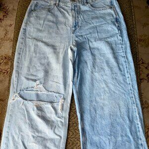 👖 American Eagle Size 16 Wide-Leg Skater Jeans – Light Wash 👖